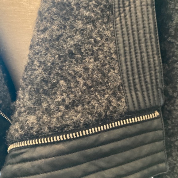 Drapey wool blend jacket with faux leather trim - Picture 5 of 8